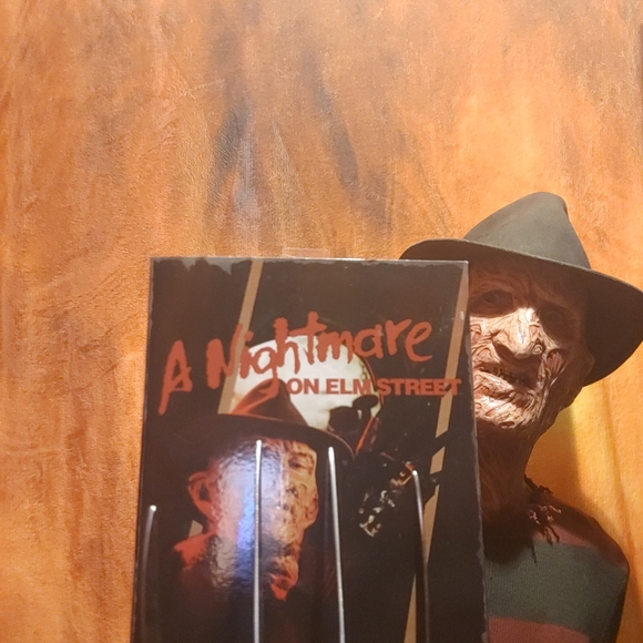 Neca NES Freddy Krueger figure - Picture 4 of 5